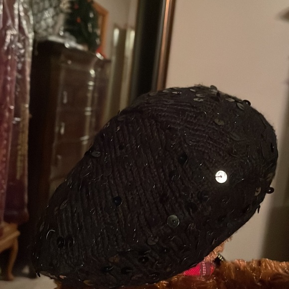 Black with sequins berets - Picture 3 of 4